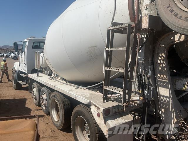 Sterling L9500 Вантажівки / спеціальні