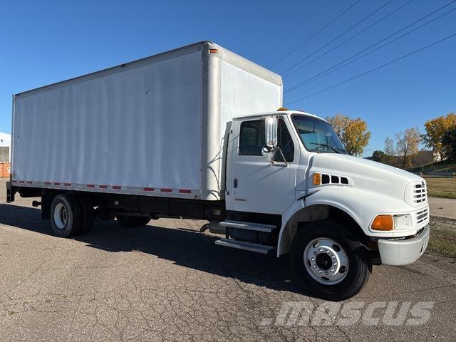 Sterling M7500 Фургони