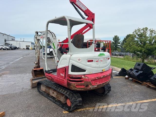 Takeuchi TB240 Гусеничні екскаватори