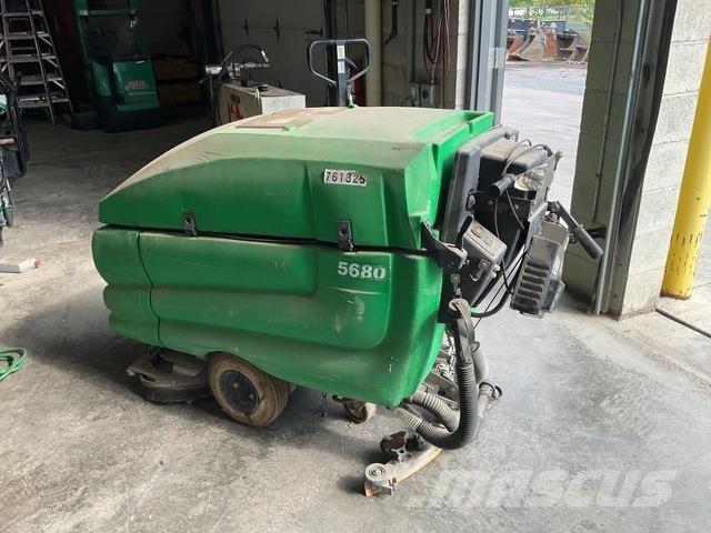 Tennant 5680 Підлогомиючі машини