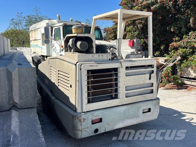 Tennant 800 Внутрішні підмітальні машини