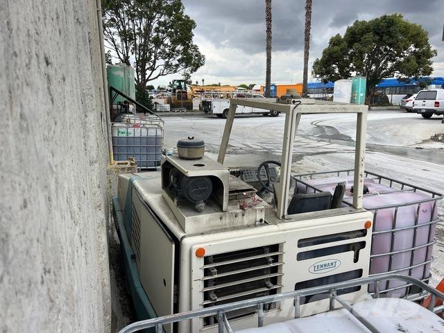 Tennant 800 Внутрішні підмітальні машини