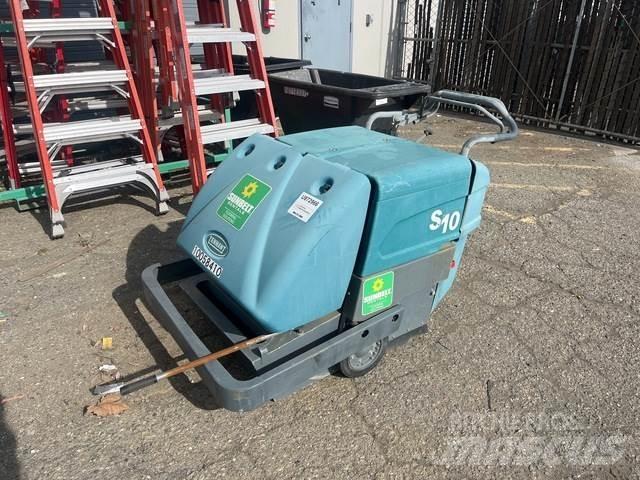 Tennant S10 Внутрішні підмітальні машини