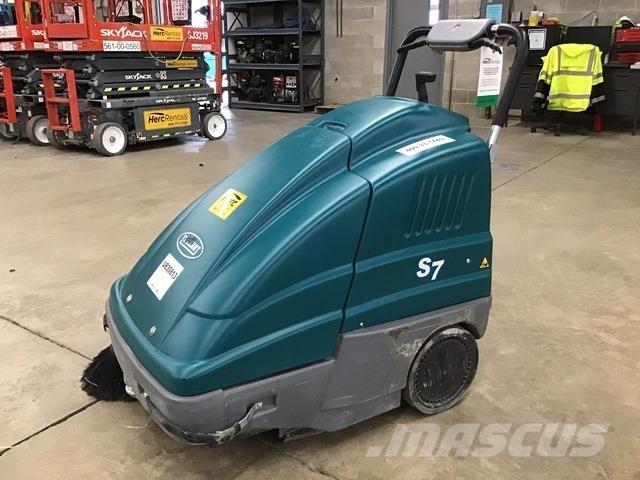 Tennant S7 Внутрішні підмітальні машини