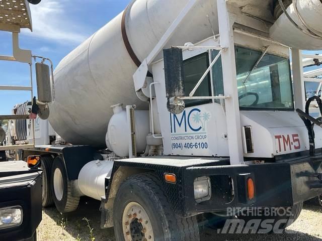 Terex  Вантажівки / спеціальні