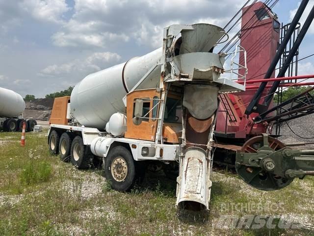 Terex  Вантажівки / спеціальні