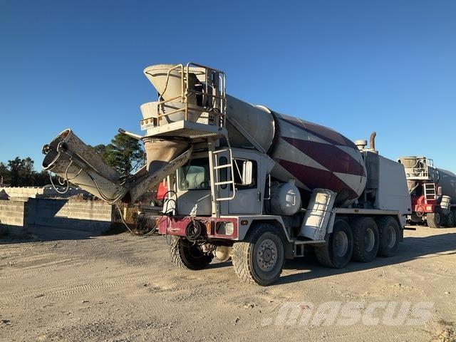 Terex Advance Вантажівки / спеціальні