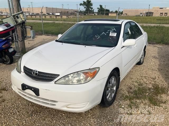 Toyota Camry Автомобілі