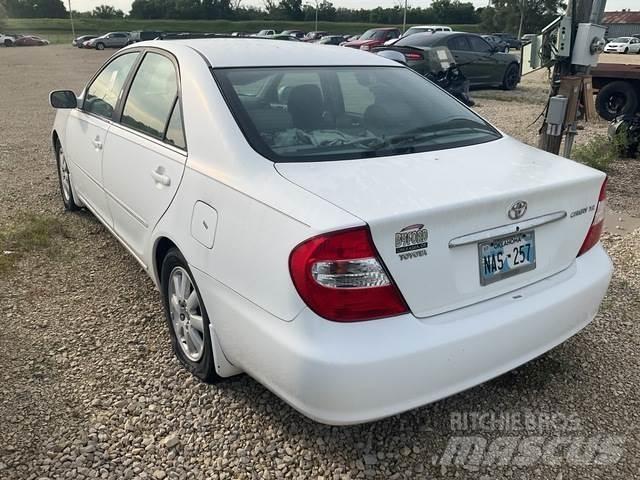 Toyota Camry Автомобілі