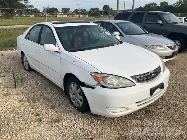 Toyota Camry Автомобілі