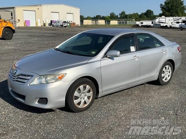 Toyota Camry Автомобілі