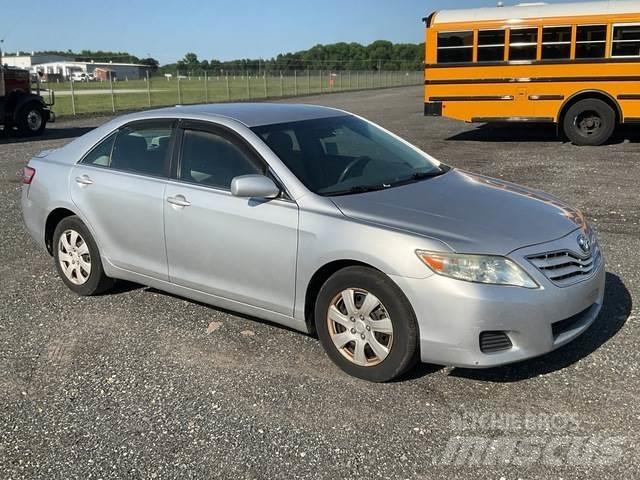 Toyota Camry Автомобілі