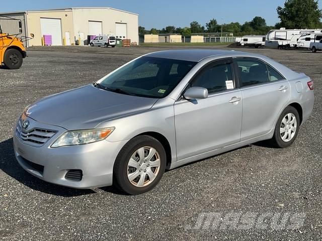 Toyota Camry Автомобілі