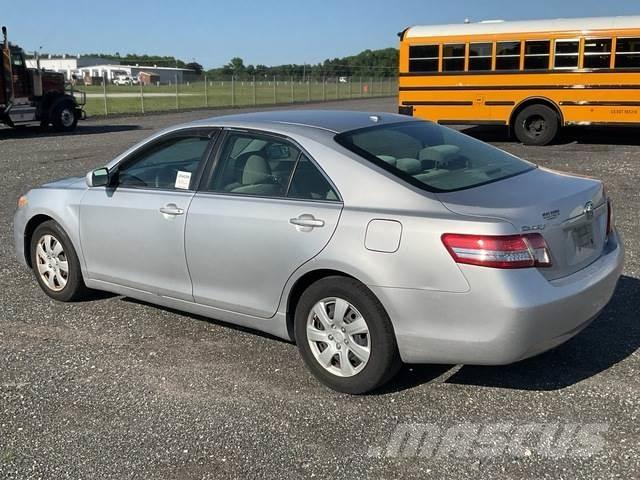 Toyota Camry Автомобілі
