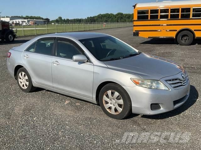 Toyota Camry Автомобілі
