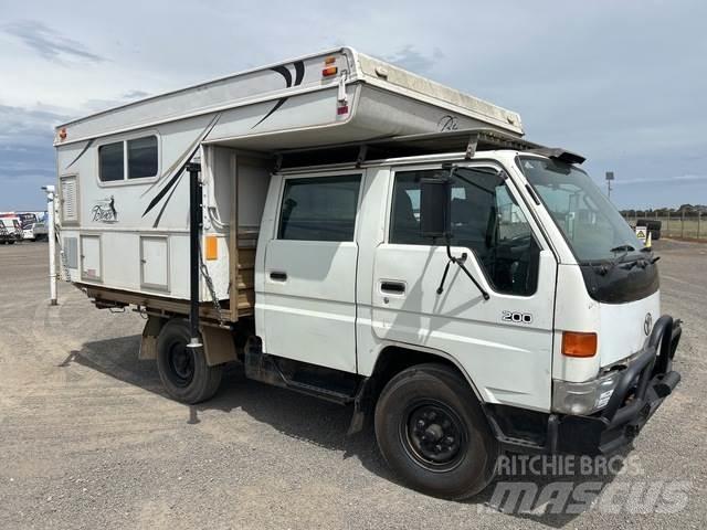Toyota DYNA Вантажівки-платформи/бокове розвантаження