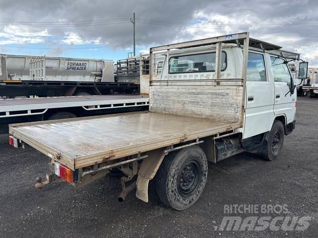 Toyota DYNA Вантажівки-платформи/бокове розвантаження