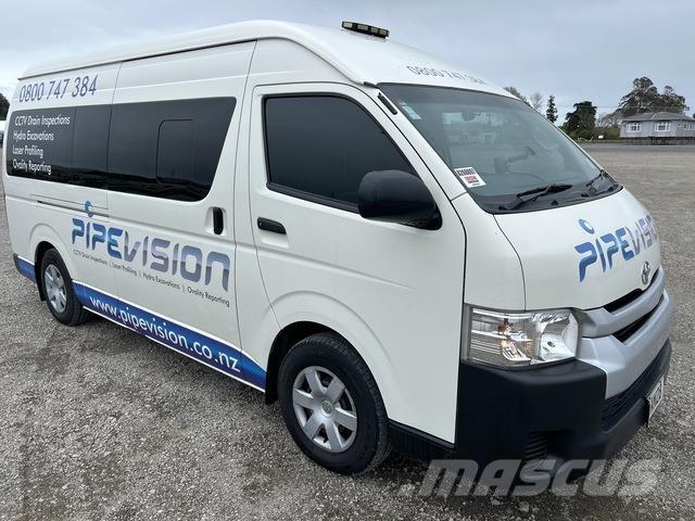 Toyota HiAce Панельні фургони