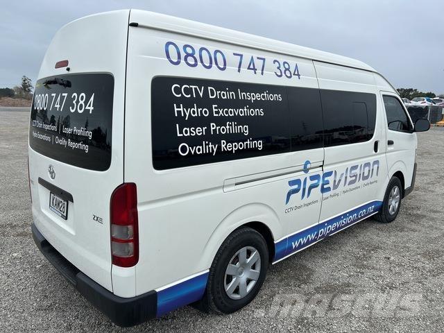 Toyota HiAce Панельні фургони