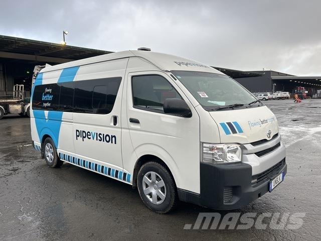 Toyota HiAce Панельні фургони