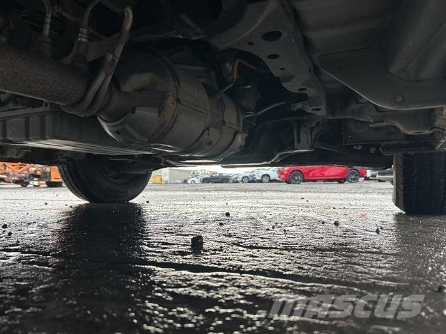 Toyota HiAce Панельні фургони