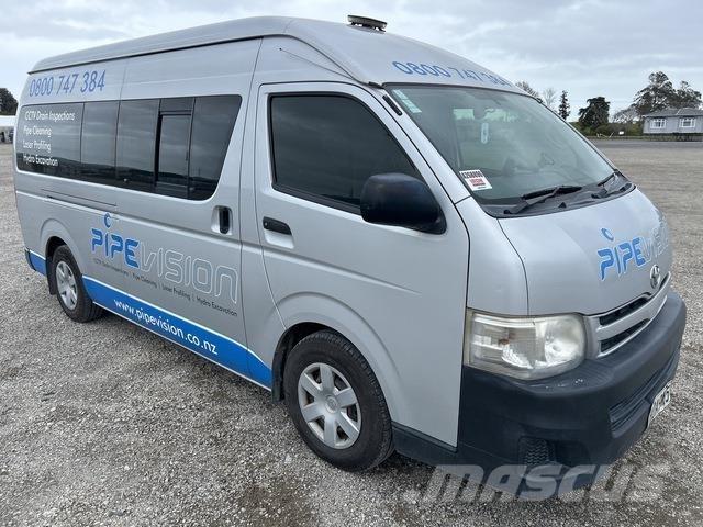 Toyota HiAce Панельні фургони