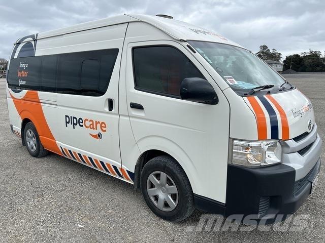 Toyota HiAce Панельні фургони