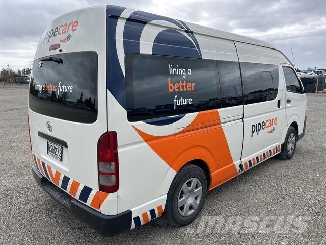 Toyota HiAce Панельні фургони