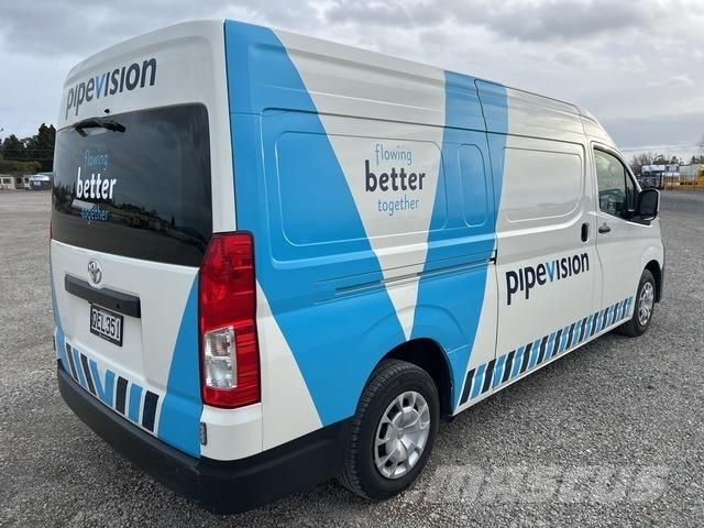 Toyota HiAce Панельні фургони