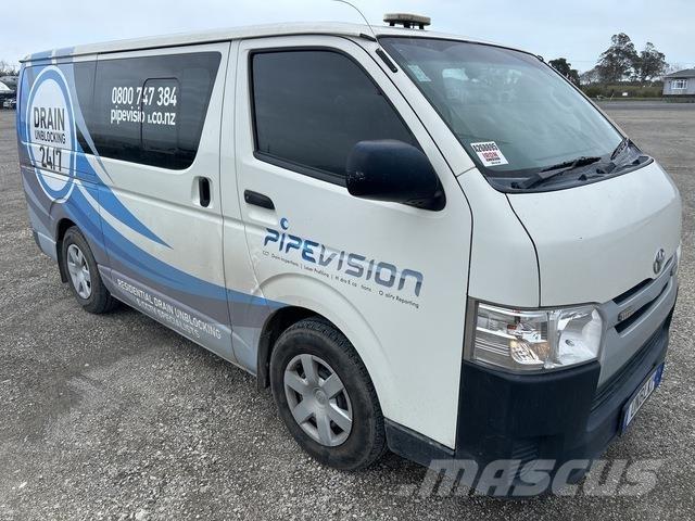 Toyota HiAce Панельні фургони