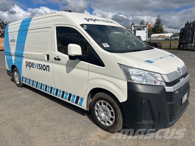Toyota HiAce Панельні фургони