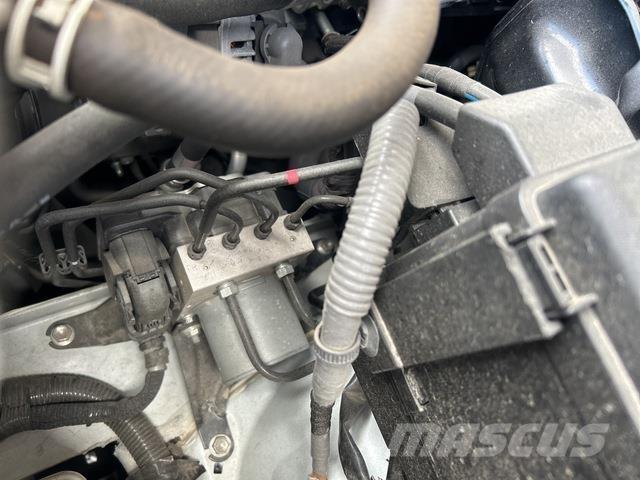 Toyota HiAce Панельні фургони