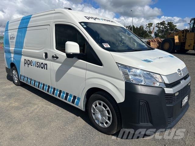 Toyota HiAce Панельні фургони