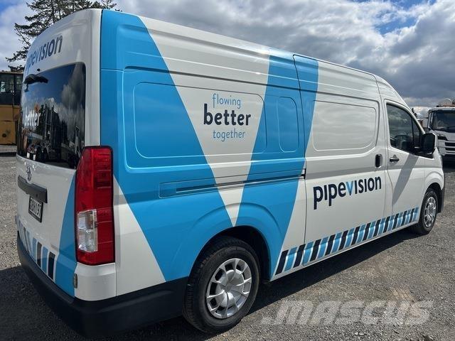 Toyota HiAce Панельні фургони