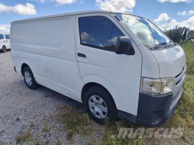 Toyota Hiace Мікроавтобуси