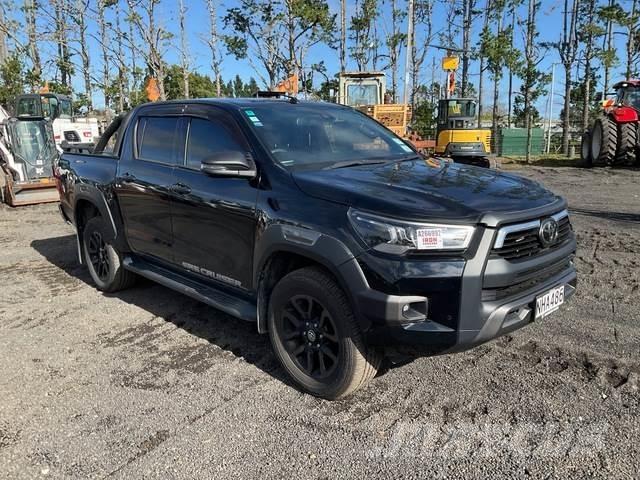 Toyota HiLux Пікапи / Бічне розвантаження