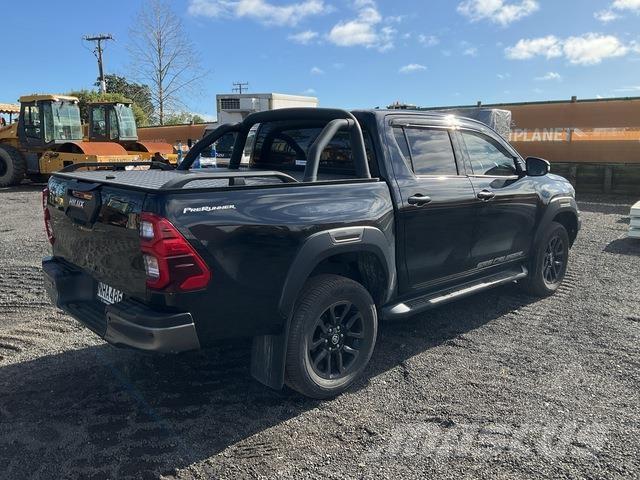 Toyota HiLux Пікапи / Бічне розвантаження