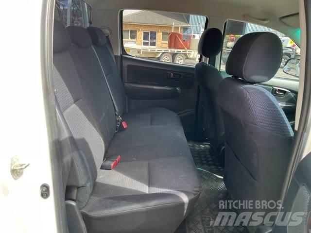 Toyota Hilux Пікапи / Бічне розвантаження