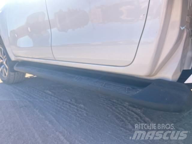 Toyota Hilux Пікапи / Бічне розвантаження