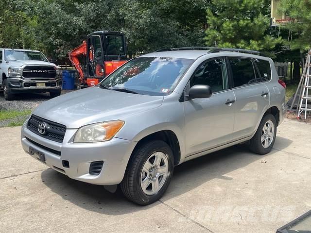 Toyota RAV4 Автомобілі