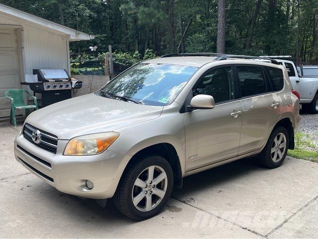 Toyota RAV4 Автомобілі