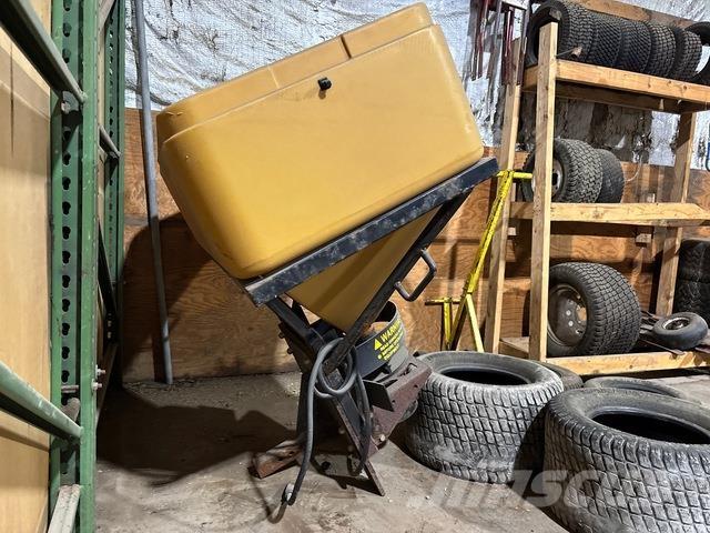  Trailhawk 750 Розсіювачі солі та піску