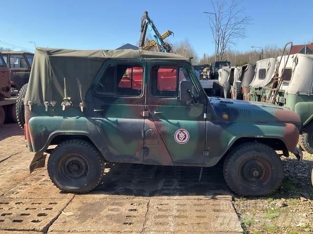  UAZ 469B Автомобілі