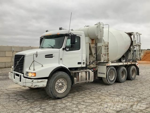 Volvo VHD Вантажівки / спеціальні