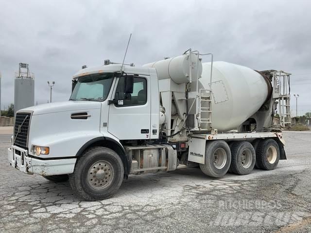 Volvo VHD Вантажівки / спеціальні