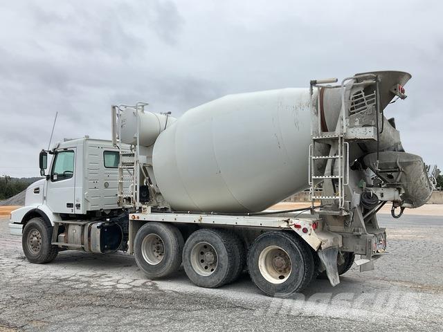 Volvo VHD Вантажівки / спеціальні