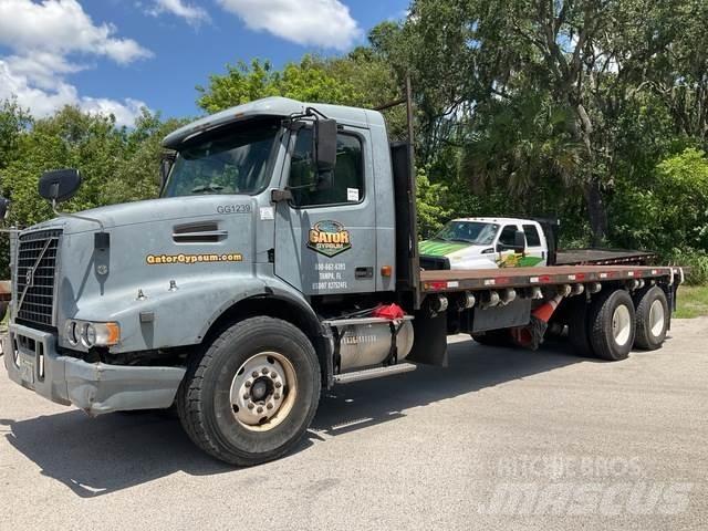 Volvo VHD Вантажівки-платформи/бокове розвантаження