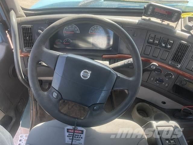 Volvo VHD104F Вантажівки / спеціальні