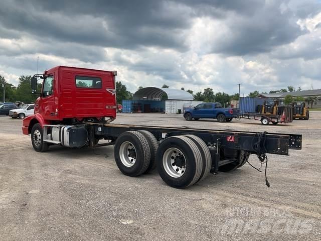 Volvo VHD64B Кабіни