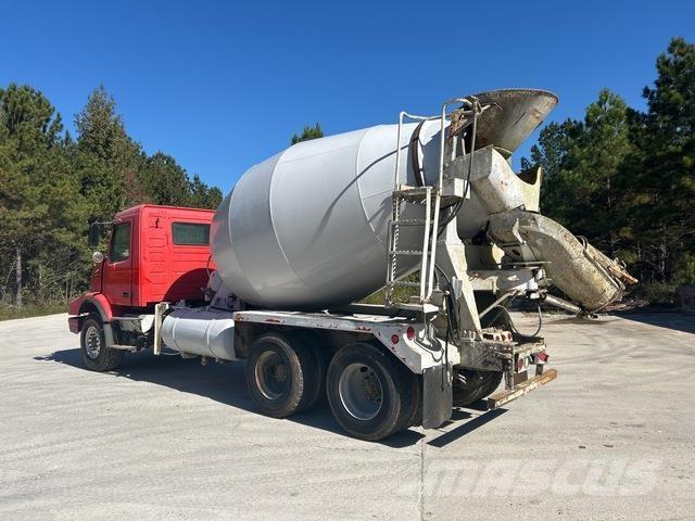 Volvo VHD64B Вантажівки / спеціальні